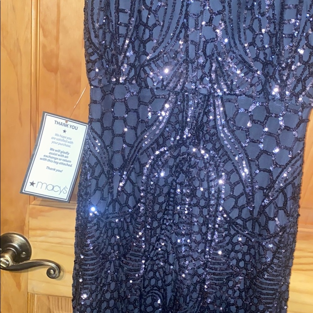 Dress - Picture 3 of 4